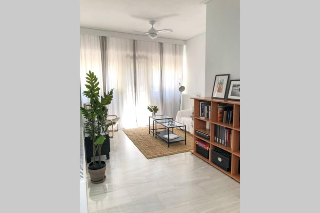 Your Cozy Downtown Home - Apartment ラリサ エクステリア 写真